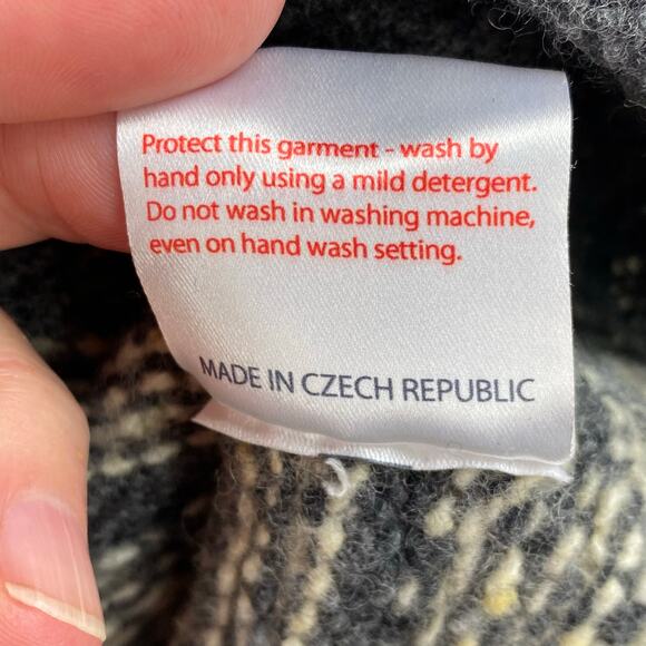 SOLD.   Celtic & Co 100% Donegal Wool Sweater Size L Gray High Neck Tweed - Picture 7 of 8